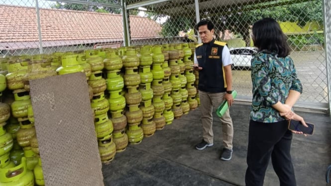 Kasat Reskrim Polres Jombang saat cek pangkalan LPG.