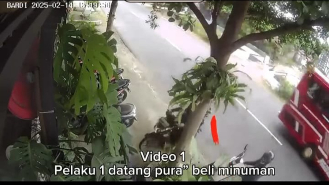 Salah satu pelaku curanmor di Jombang yang terekam CCTV