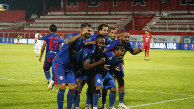 Pemain Arema FC saat laga melawan PSS