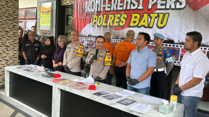 Kapolres Batu, AKBP Andi Yudha Pranata memimpin konferensi pers