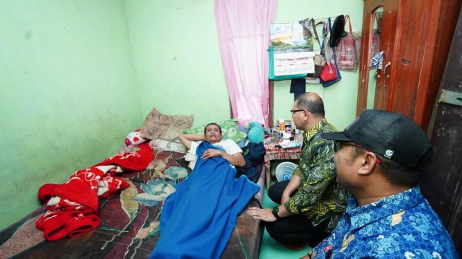 Pj Walkot Batu Aries AP mendatangi rumah warga pra sejahtera