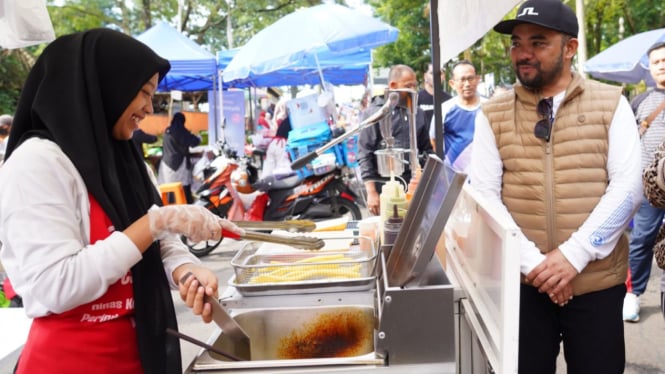 Wakil Wali Kota Batu, Heli Suyanto saat mendatanti CFD Minggu