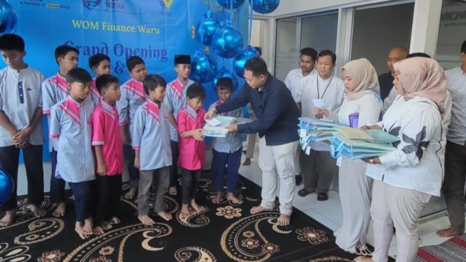 Tasyakuran bersama anak panti asuhan di WOM Finance Sidoarjo