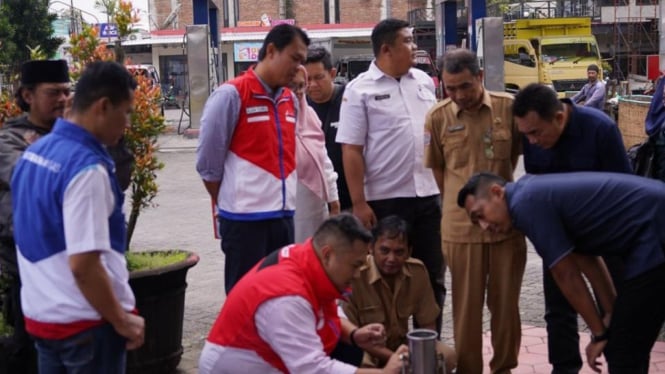 Pengecekan kualitas BBM dan distribusi BBM ke SPBU di Malang