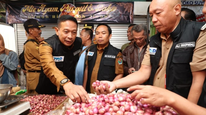 Wali Kota Malang, Wahyu Hidayat saat sidak ke pasar