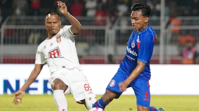 Laga Arema FC Vs Maluku United