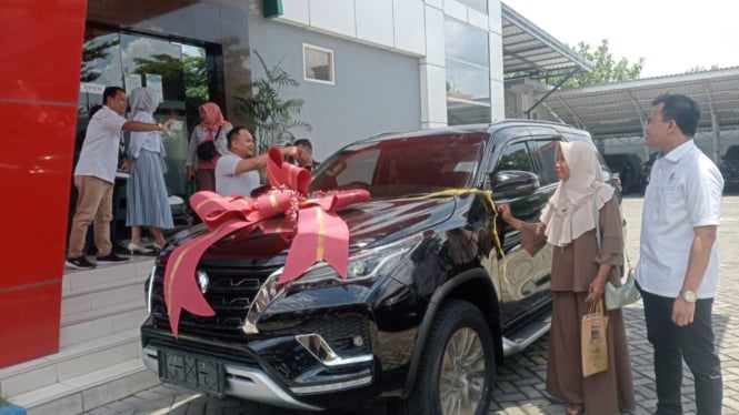 Petani di Jombang dapat mobil Toyota Fortuner.