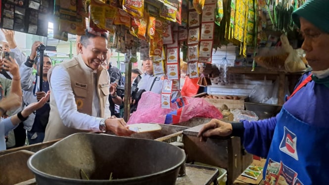 Wali Kota Malang, Wahyu Hidayat dan TPID sidak ke pasar