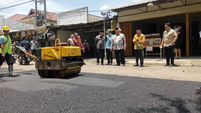 Bupati dan Wabup Jombang sidak perbaikan jalan.