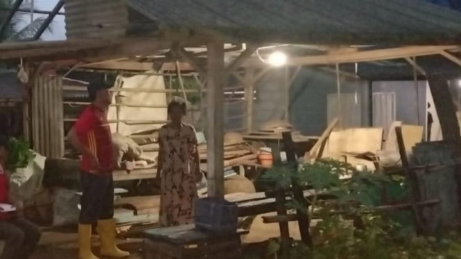 Salah satu rumah rusak akibat angin kencang di Malang