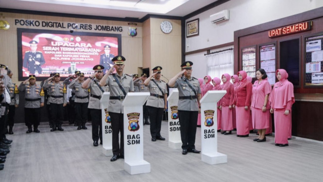 Prosesi sertijab 2 Kapolsek di Jombang.