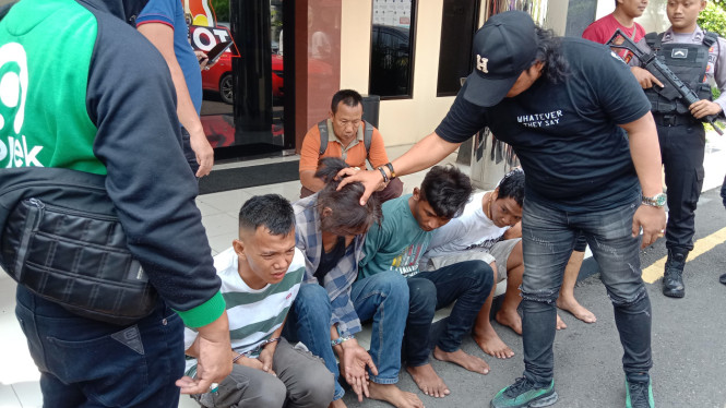 Pelaku penculikan santri di Pasuruan saat diamankan polisi