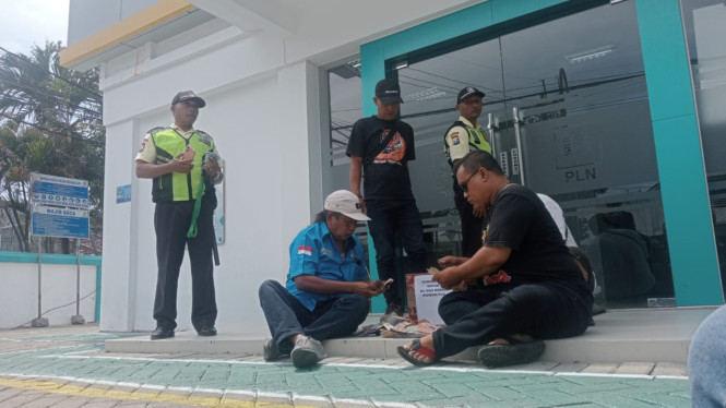 PKL lakukan penggalangan dana untuk solidaritas