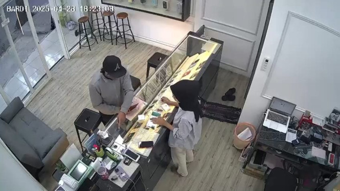 Rekaman CCTV pencuri handphone di Jombang