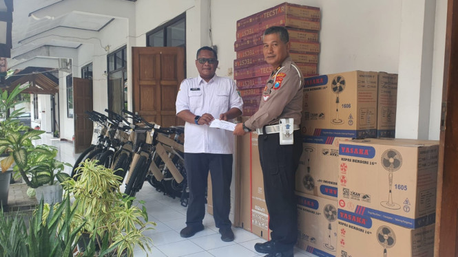 Hadiah dipersembahkan Polisi untuk hari buruh