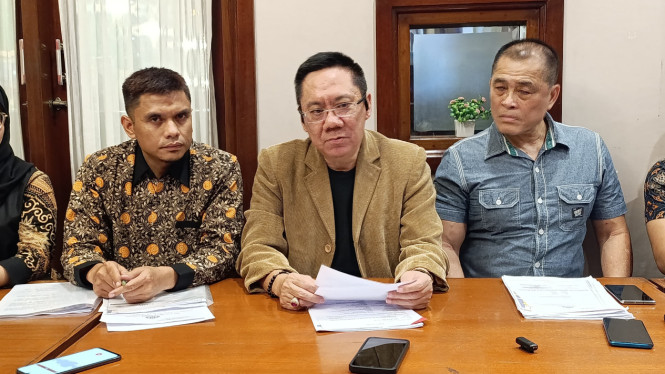 Tonny Hendrawan Tanjung bersama tim hukum