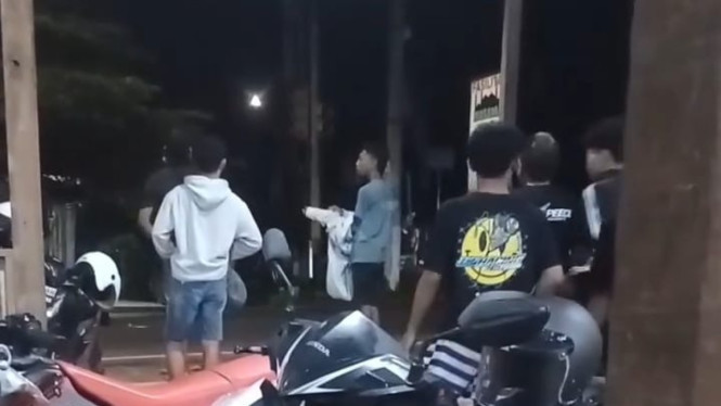 Detik-detik gangster berbuat onar di Jombang