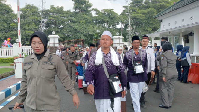 Jemaah haji kloter 18 berangkat dari Pendopo Jombang