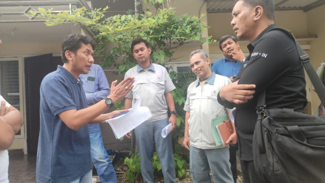 Warga saat berdialog dengan pihak legal CJ Feed