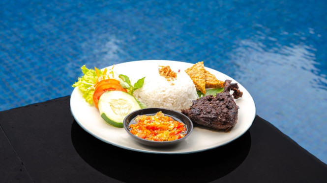 Menu andalan Bebek Hitam Madura