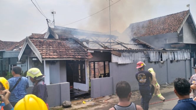 Penanganan kebakaran di Mudusewu, Jombang