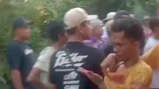 Pelaku saat diamankan warga