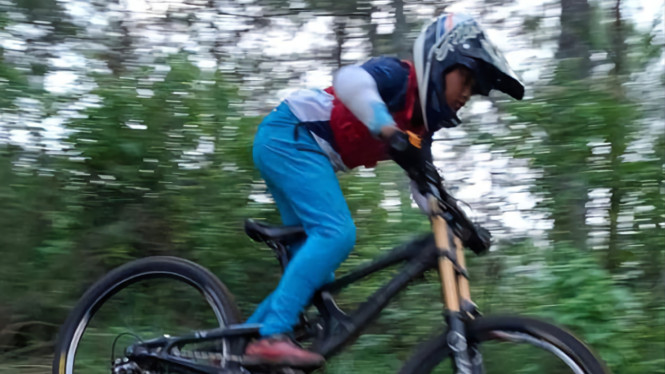 Atlet downhill Kota Batu saat berlatih