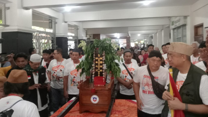 Sincie atau papan arwah Gus Dur saat tiba di minha Jombang.