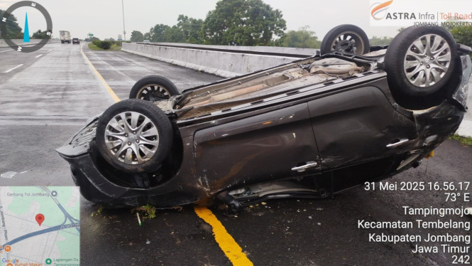Kendaraan yang terlibat laka lantas di Tol Jombang