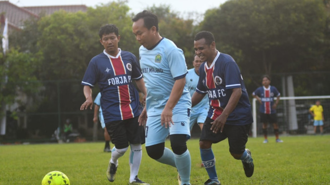 Wawali Kota Malang, Ali Muthohirin sepak bola bareng jurnalis