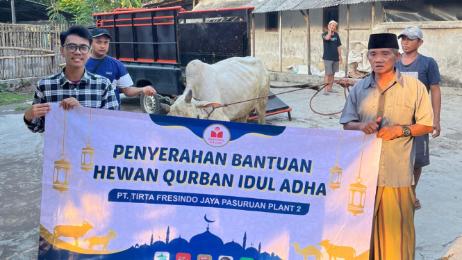 Penyaluran hewan kurban ke masyarakat di Pasuruan