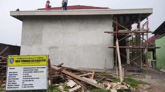 ilustrasi proyek pembangunan gedung sekolah.
