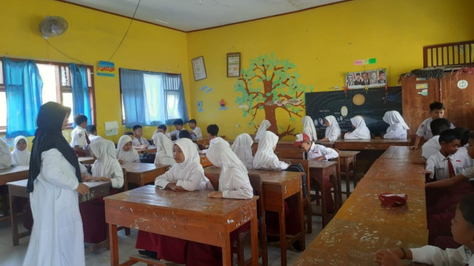 Suasana pembelajaran siswa sekolah dasar di Jombang