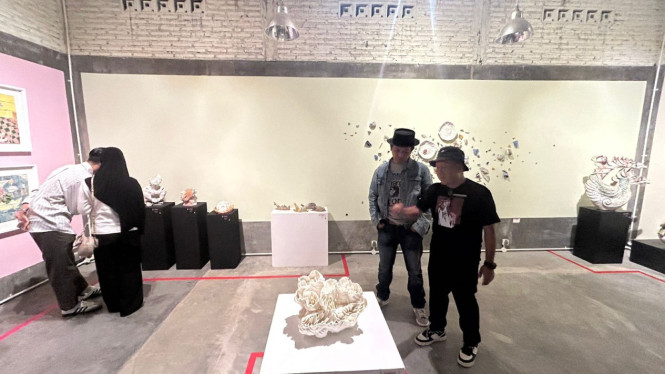 Beberapa karya yang ditampilkan di pameran Genggaman