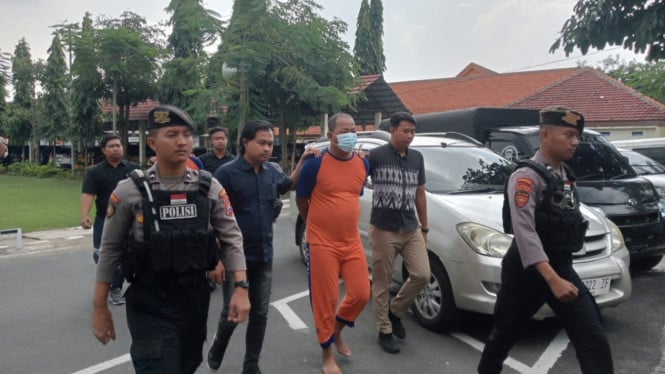 Salah satu pelaku saat diamankan polisi di Jombang.