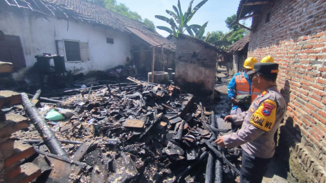 Rumah terbakar di Jombang