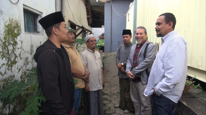 Perwakilan CV Sayap Masberbincang dengan petani tebuh di Malang