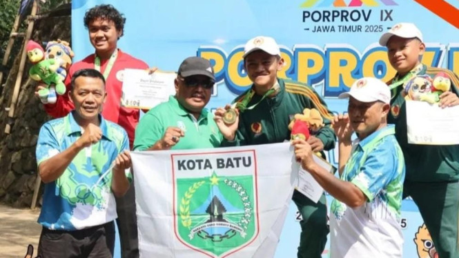 Salah satu atlet dari balap sepeda BMX mendapat emas