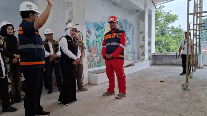 Gubernur Jatim saat meninjau lokasi pembangunan SR di Pasuruan