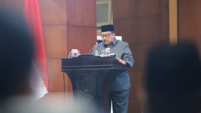 Bupati Jombang, Warsubi saat paripurna di gedung DPRD