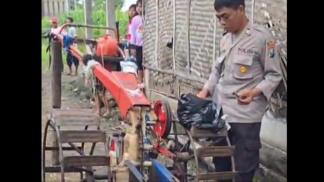 Polisi saat olah TKP di lokasi pencurian mesin diesel