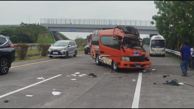 Kendaraan yang terlibat laka lantas di tol Jombang.