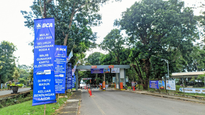 Gate pembayaran Bendungan Lahor
