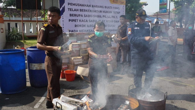 Pemusnahan barang bukti di Kejaksaan Negeri Jombang