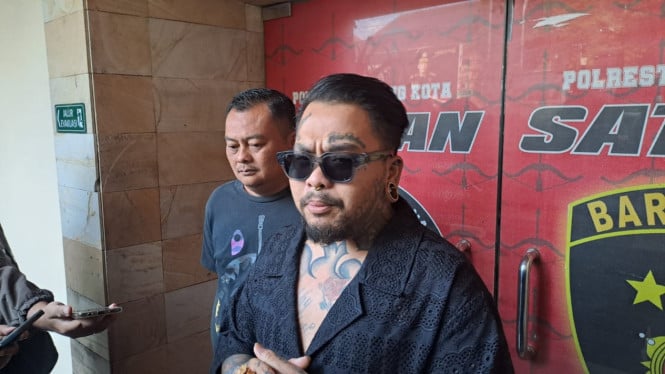 King Abdi usai diperiksa Polresta Malang Kota