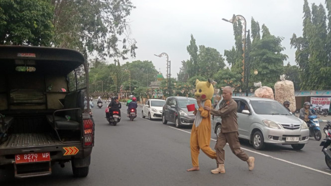 Badut jalanan yang terjaring razia Satpol PP