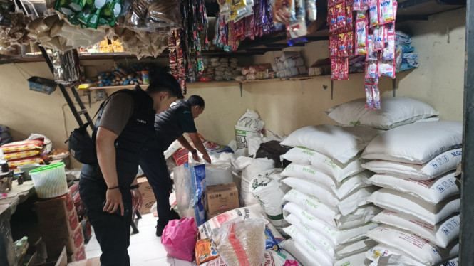 Satgas Pangan Polresta Malang Kota saat sidak ke pasar