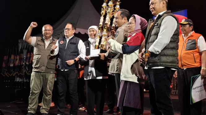 Gubernur Khofifah, bersama para Kalaksa BPBD se Jatim