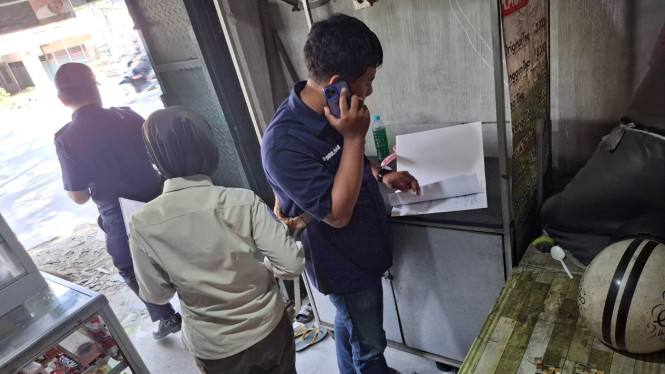 Satpol PP Jombang saat amankan rokok ilegal