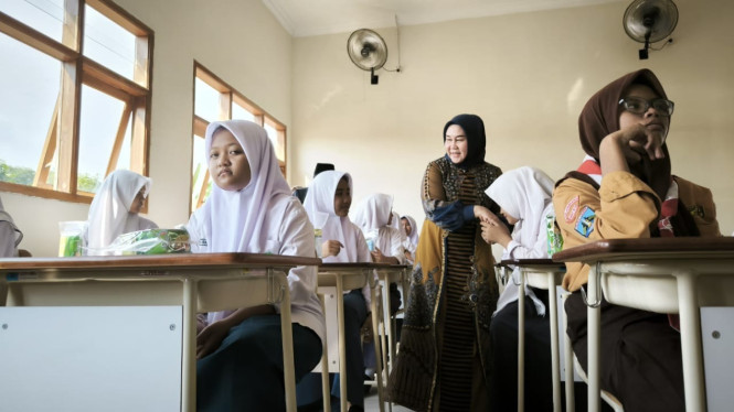 Saat pembukaan sekolah rakyat oleh Bupati Jombang.